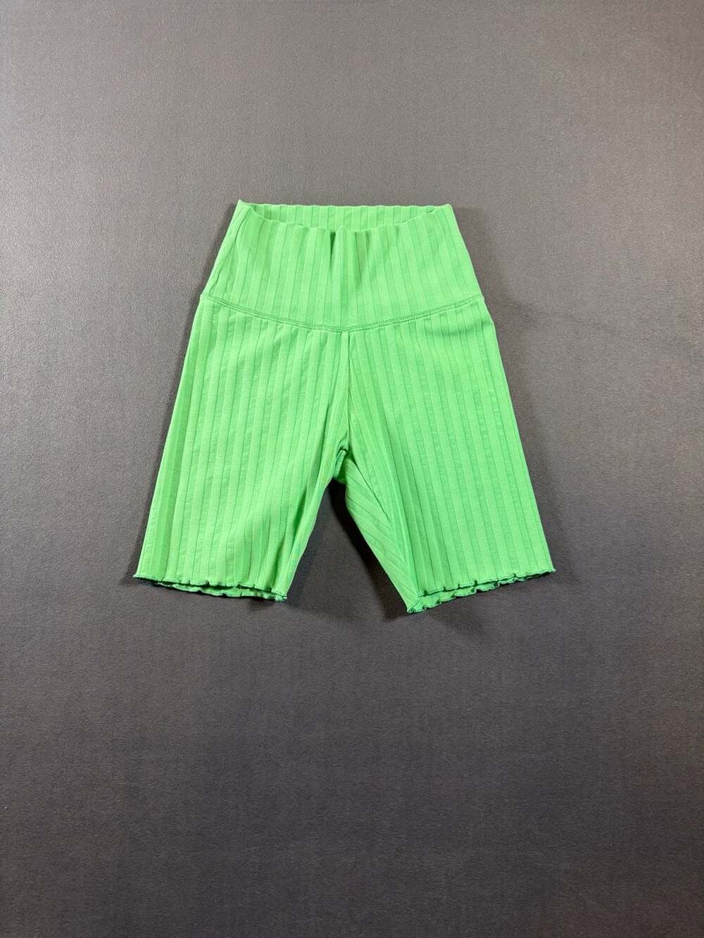 Offline By Aerie Bike Shorts Size S Green Ribbed Lettuce Hem